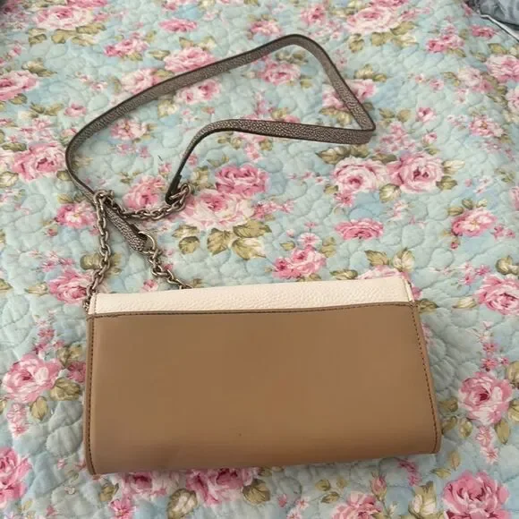 *Ivanka Trump* Classic Tan & Beige Cream Crossbody Handbag Purse EUC Gold Chain - Picture 3 of 7